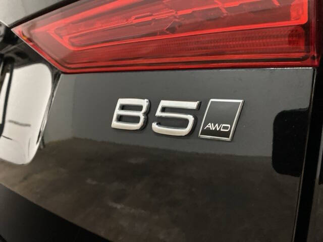 2025 Volvo XC60 B5 Plus Dark Theme