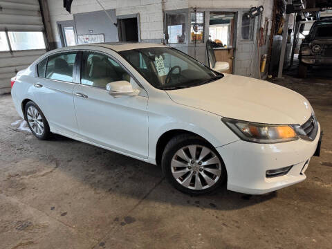 2013 Honda Accord for sale at BEAR CREEK AUTO SALES in Spring Valley MN