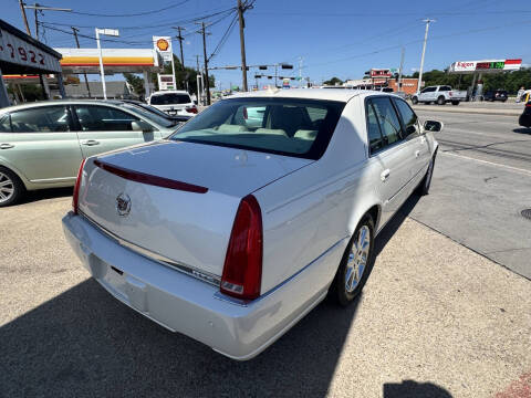 2011 Cadillac DTS Luxury Collection