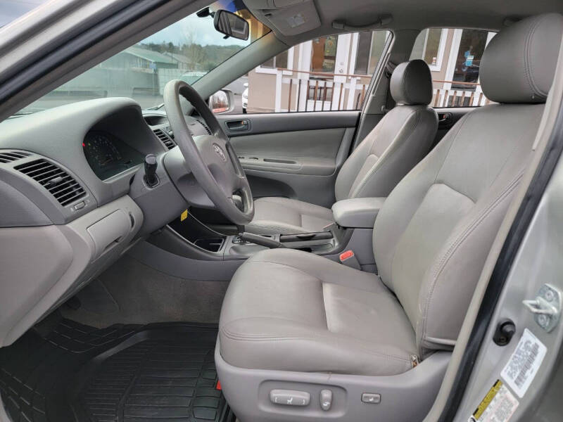 2004 Toyota Camry LE