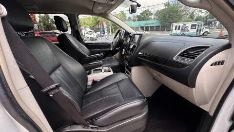 2014 Chrysler Town and Country Touring