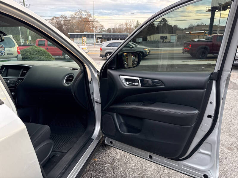 2019 Nissan Pathfinder SV