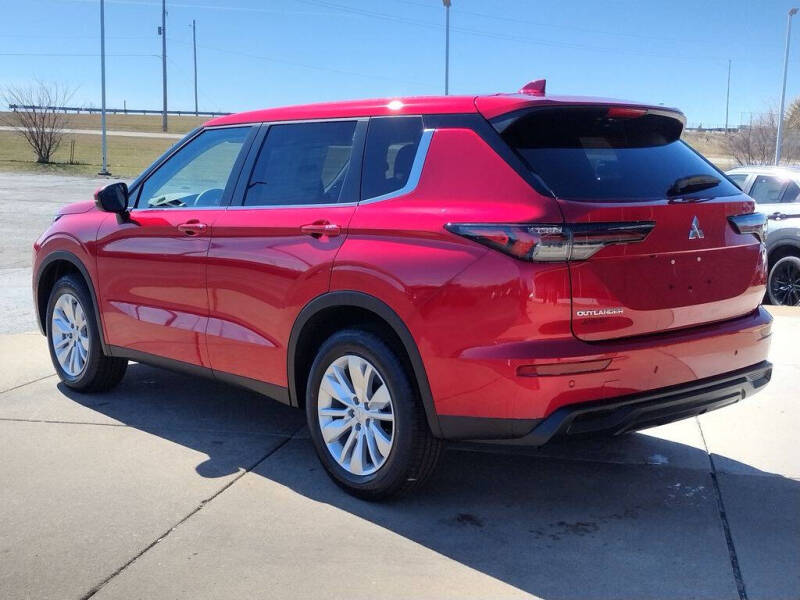 2026 Mitsubishi Outlander ES