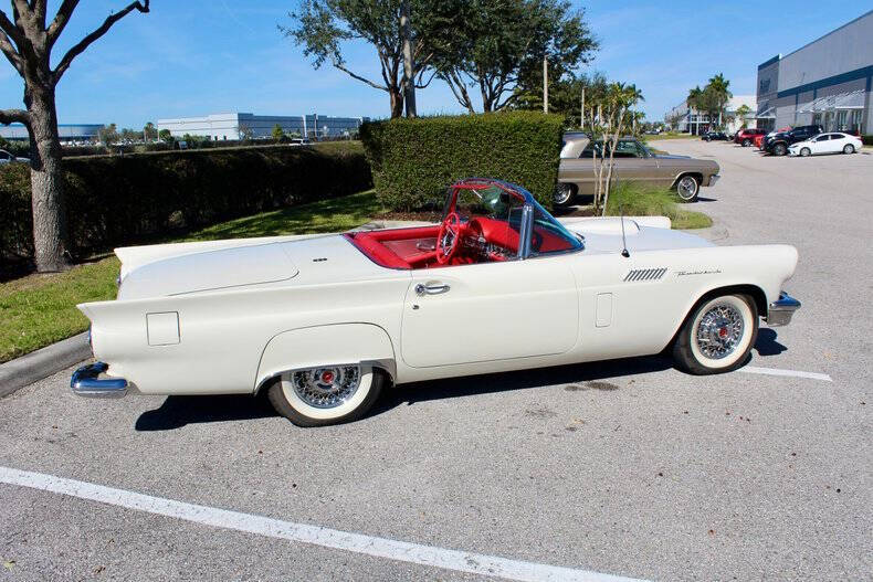 1957 Ford Thunderbird