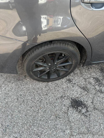 2014 Toyota Prius v Five