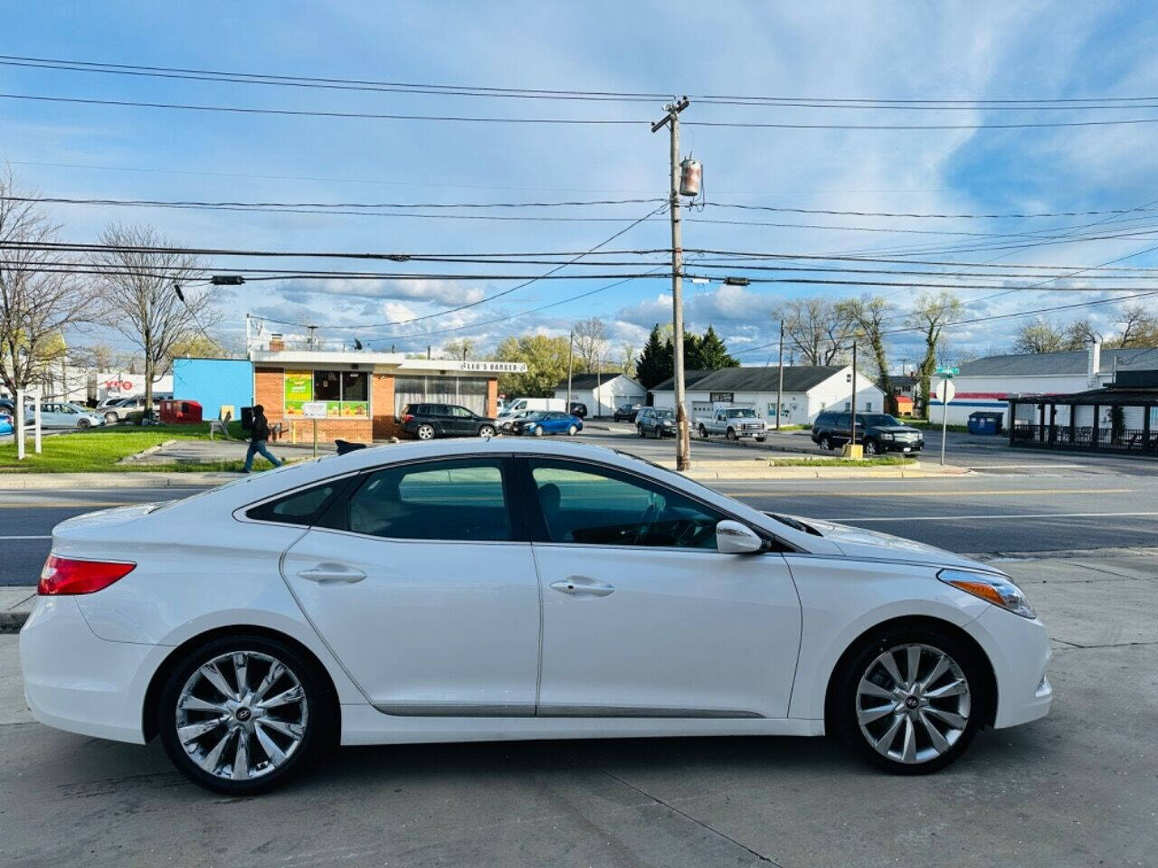 2013 Hyundai Azera for sale at American Dream Motors in Winchester, VA