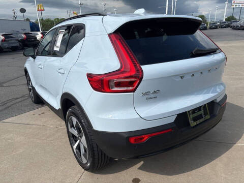 2026 Volvo XC40 B5 Plus