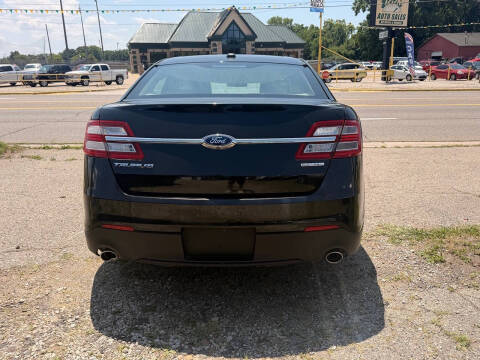 2015 Ford Taurus SE
