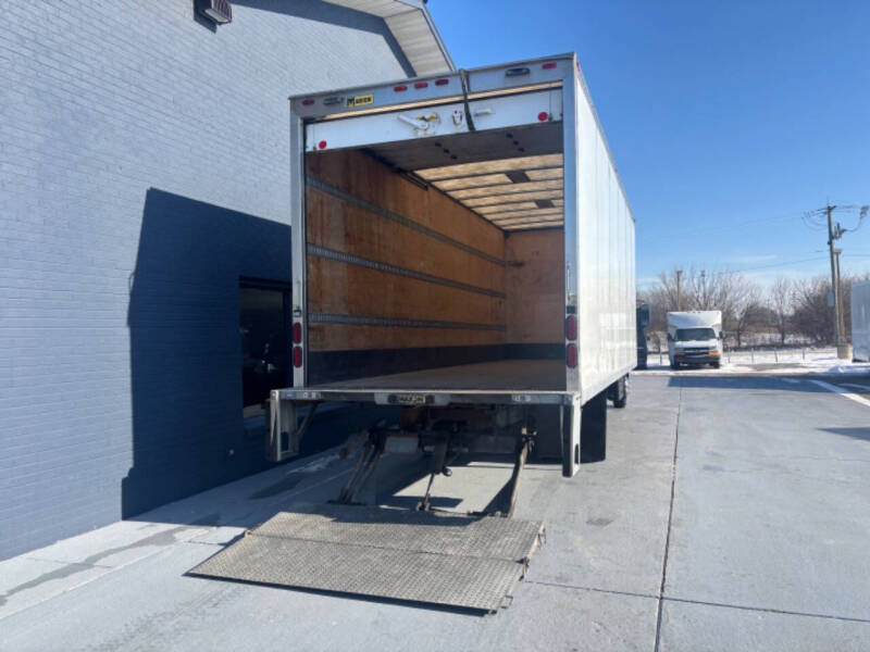 2015 Isuzu NRR 24FT Box Van