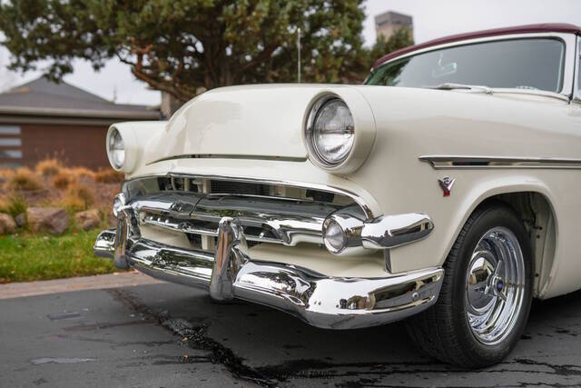 1954 Ford Crestline