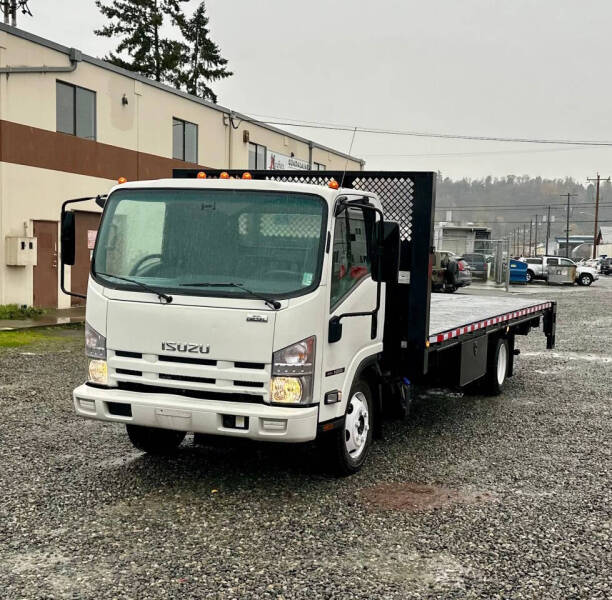2015 Isuzu NRR  23' Flatbed + Lift Gate