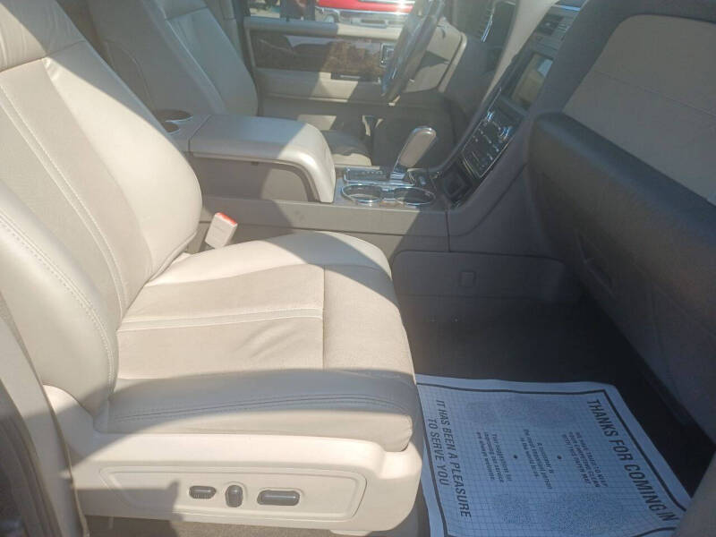 2017 Lincoln Navigator Select