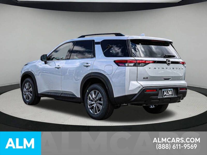 2025 Nissan Pathfinder SV