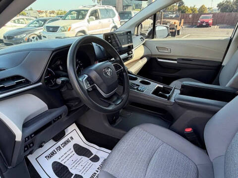 2021 Toyota Sienna LE 8-Passenger
