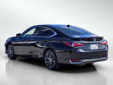 2023 Lexus ES 300h