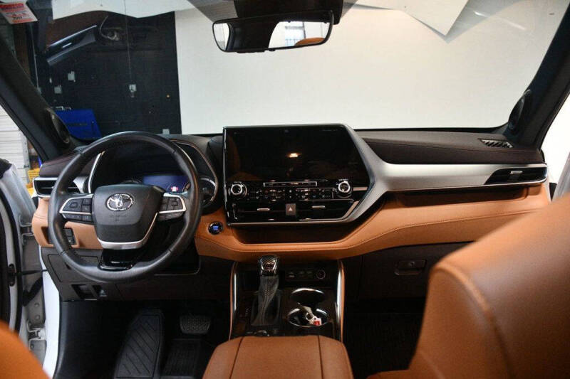 2022 Toyota Highlander Platinum