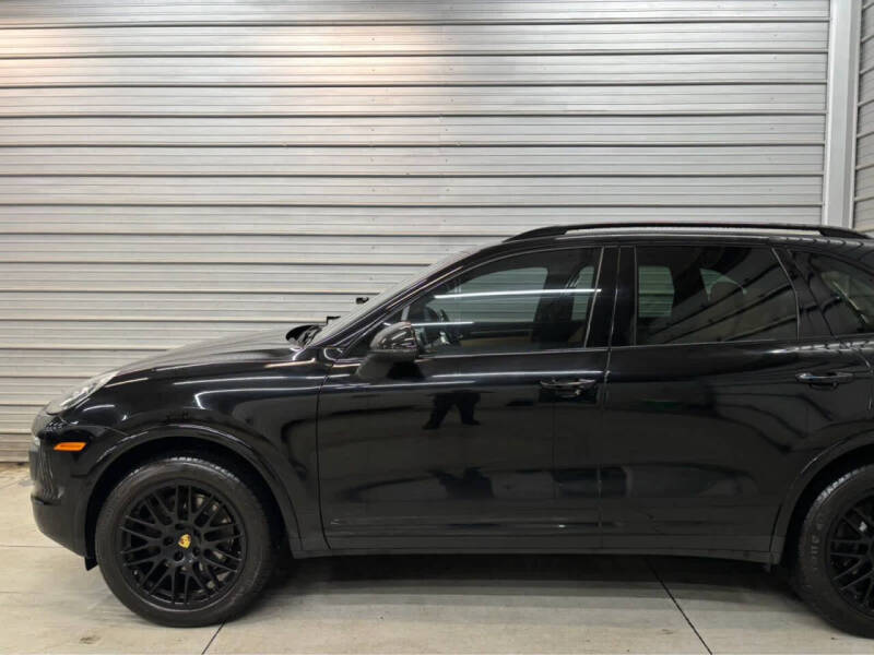 2017 Porsche Cayenne Platinum Edition