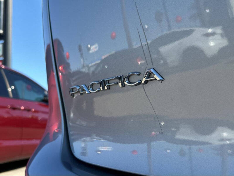 2017 Chrysler Pacifica Touring-L