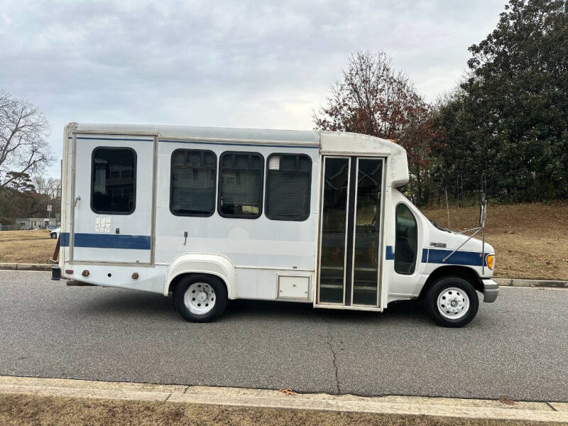 2002 Ford E-Series E-350 SD