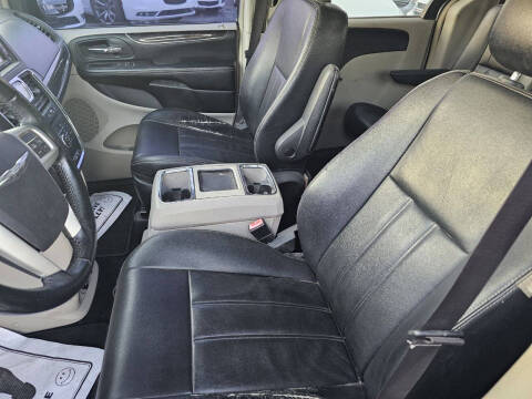 2015 Chrysler Town and Country Touring