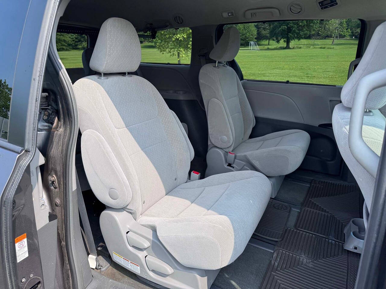 2017 Toyota Sienna 14