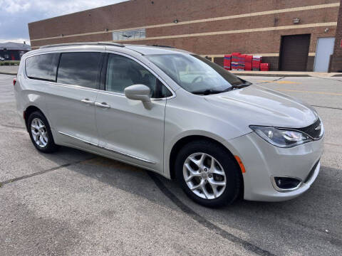 2017 Chrysler Pacifica Touring-L