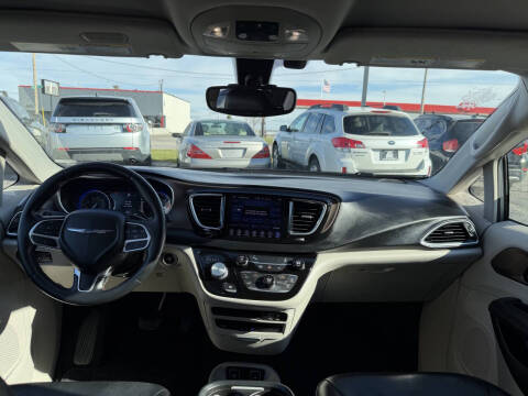 2017 Chrysler Pacifica Touring-L Plus