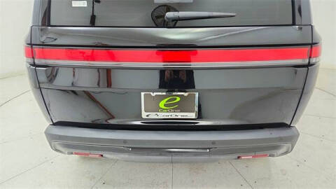 2023 Rivian R1S Adventure