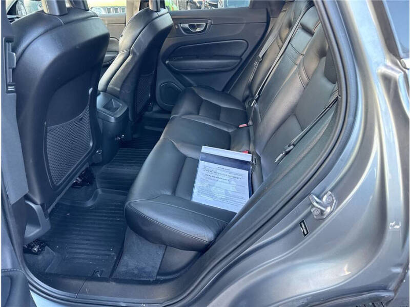 2018 Volvo XC60 T5 Momentum