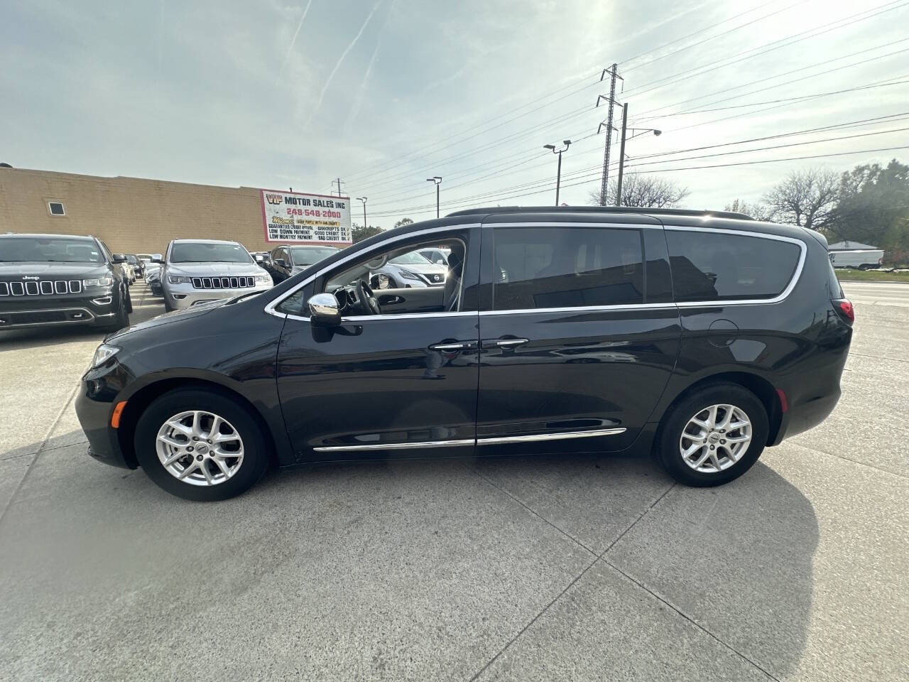 2023 Chrysler Pacifica for sale at VIP Motor Sales in Hazel Park, MI