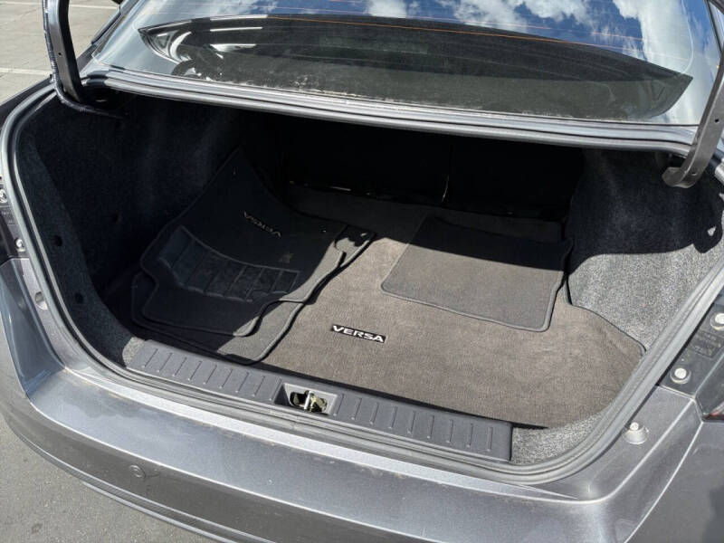 2020 Nissan Versa SV