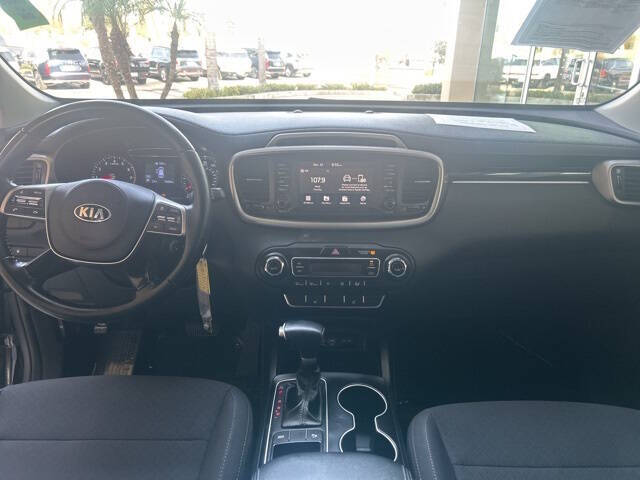 2019 Kia Sorento S V6