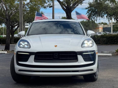 2023 Porsche Macan T