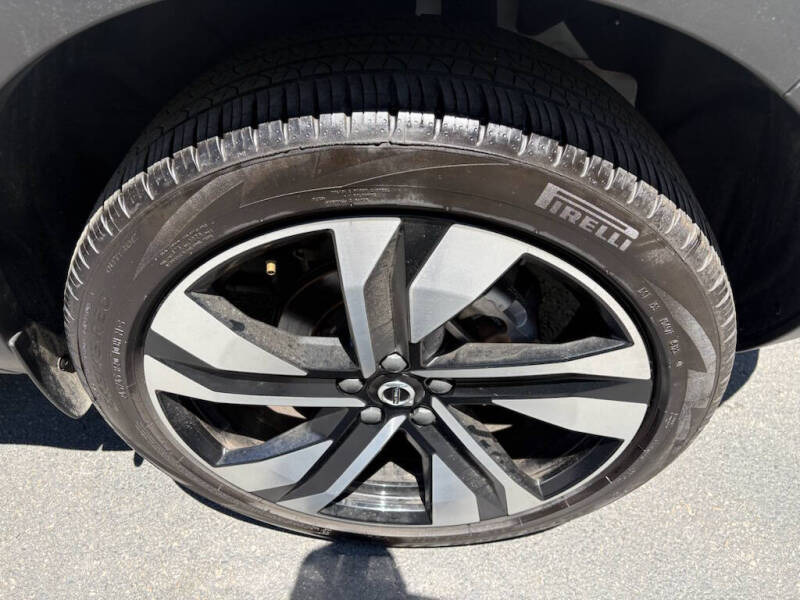 2025 Volvo XC40 B5 Plus Dark Theme