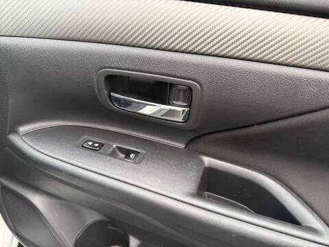 2017 Mitsubishi Outlander ES