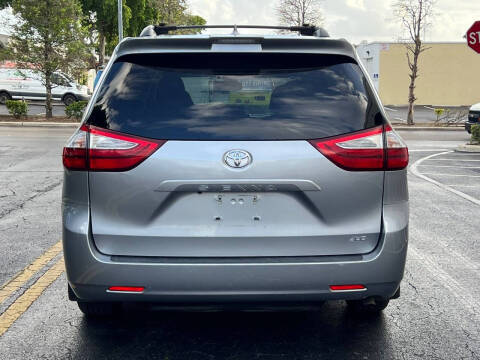 2018 Toyota Sienna LE 8-Passenger