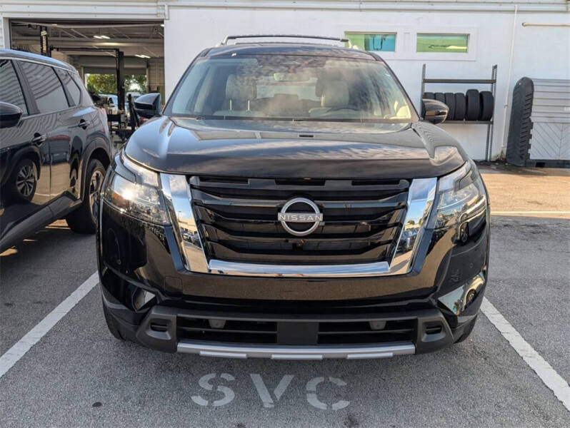 2025 Nissan Pathfinder SL