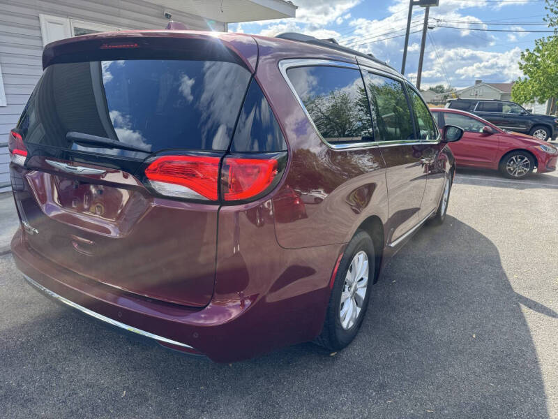2017 Chrysler Pacifica Touring-L