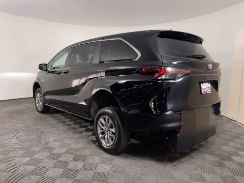 2023 Toyota Sienna LE 8-Passenger