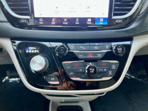 2021 Chrysler Pacifica Touring L