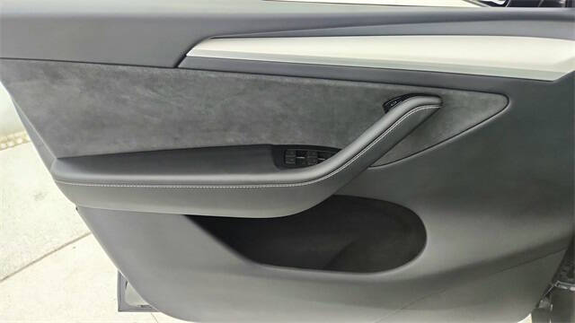 2024 Tesla Model Y Performance