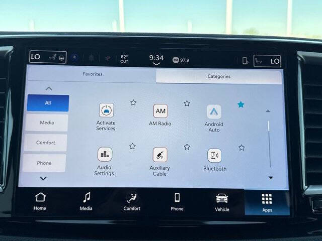 2025 Chrysler Pacifica Select