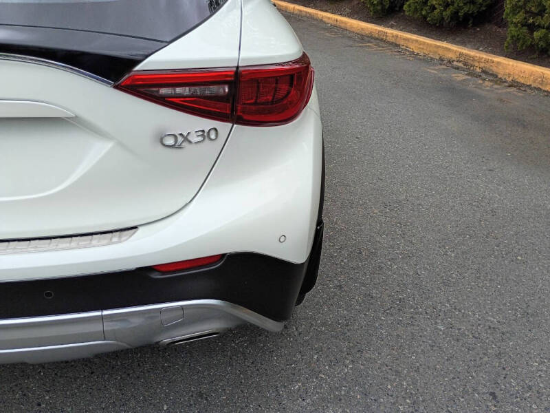 2017 Infiniti QX30 Premium