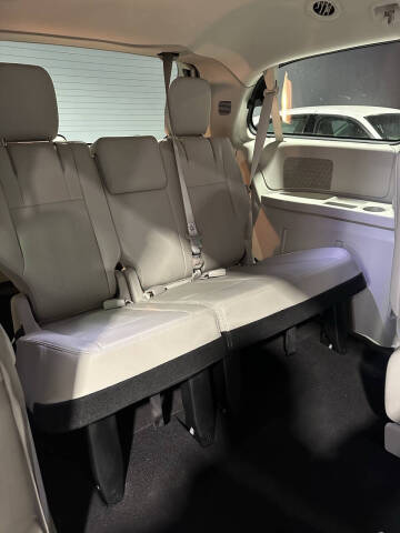 2013 Chrysler Town and Country Touring