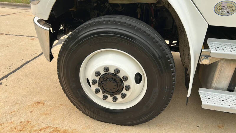2020 Freightliner M2 106
