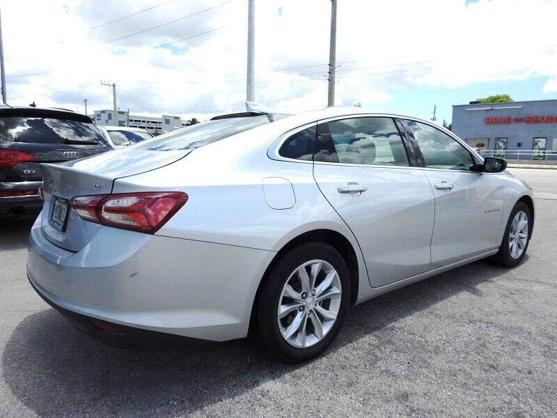 2022 Chevrolet Malibu Sedan - $21,900