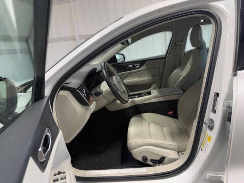 2022 Volvo S60 Recharge T8 R-Design Expression