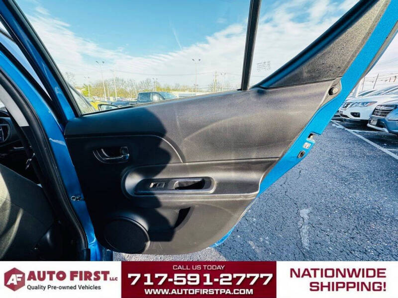 2015 Toyota Prius c Four