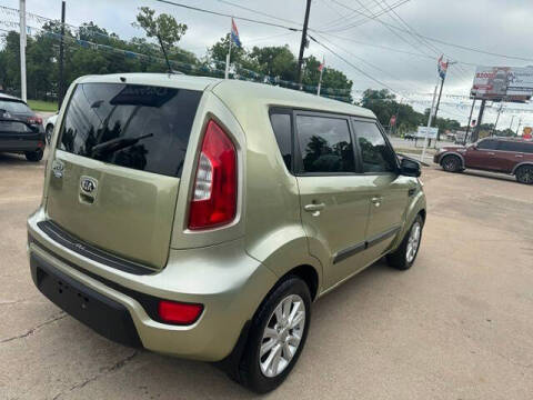 2013 Kia Soul +
