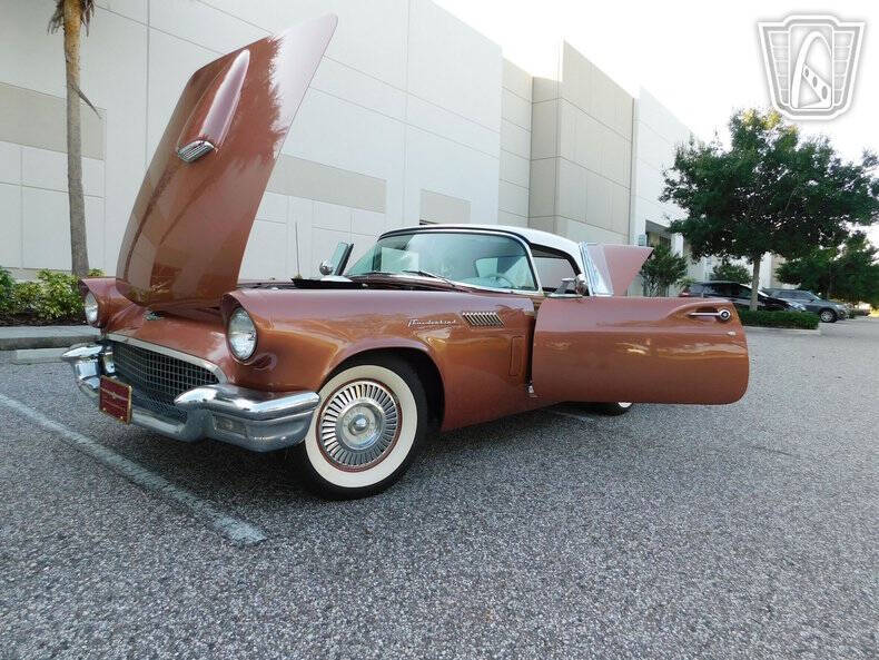 1957 Ford Thunderbird